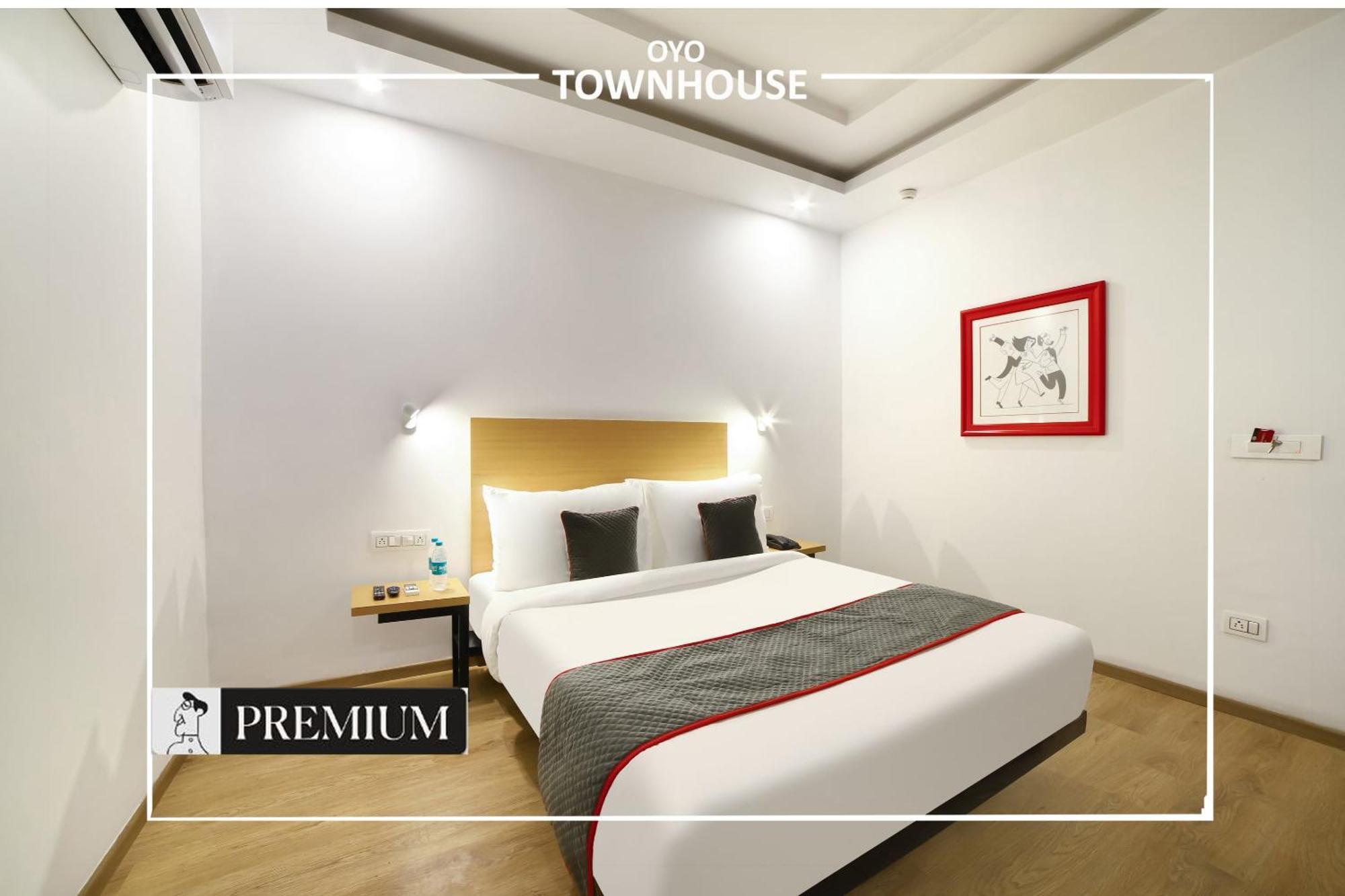 Oyo Townhouse 120 Shushant Lok Гургаон Экстерьер фото