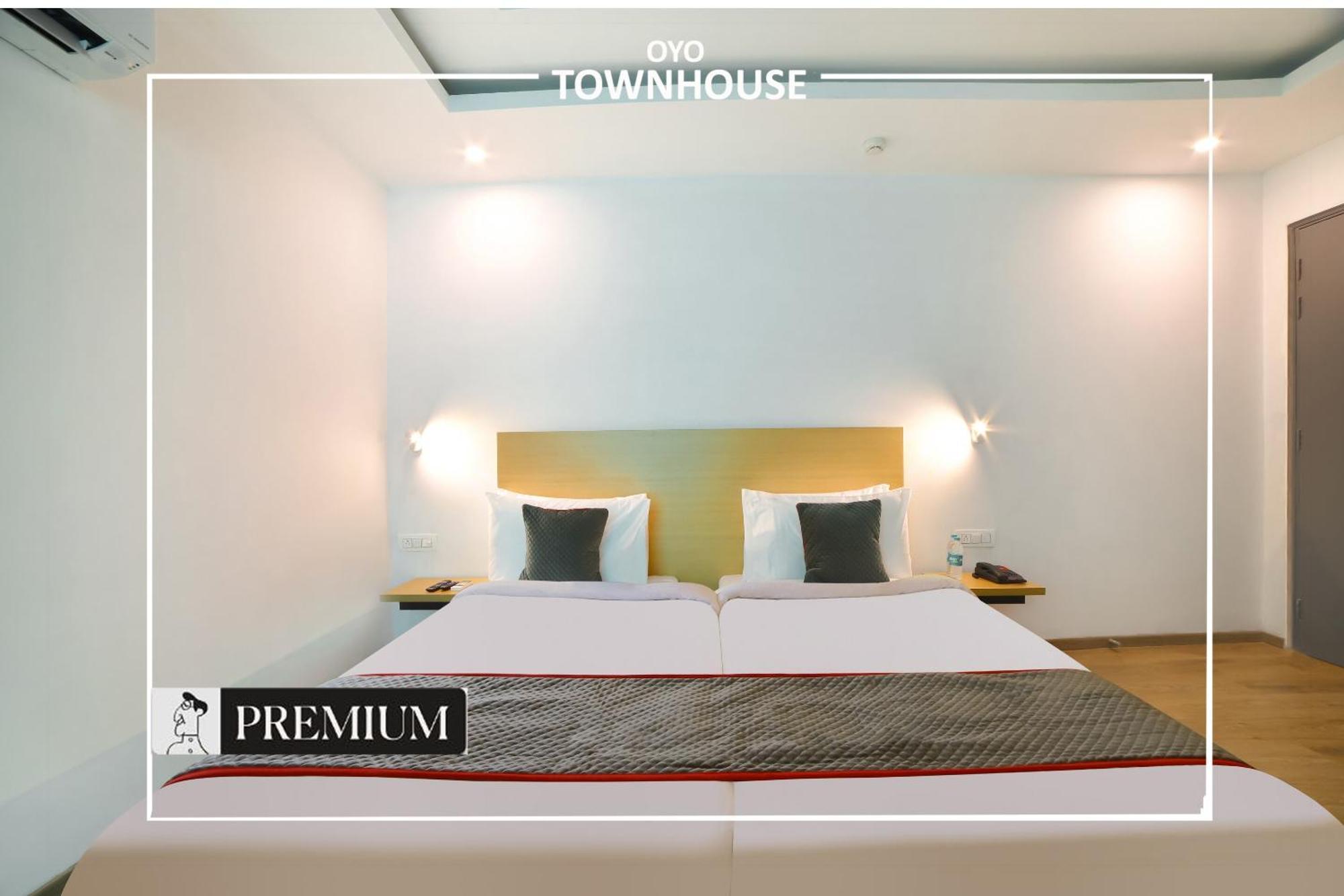 Oyo Townhouse 120 Shushant Lok Гургаон Экстерьер фото