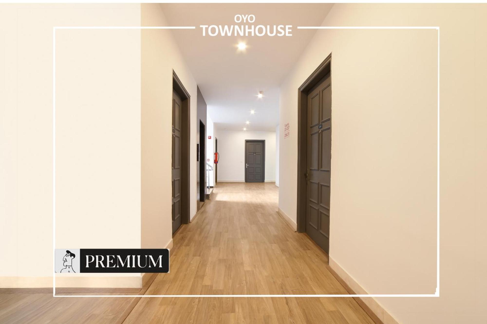 Oyo Townhouse 120 Shushant Lok Гургаон Экстерьер фото