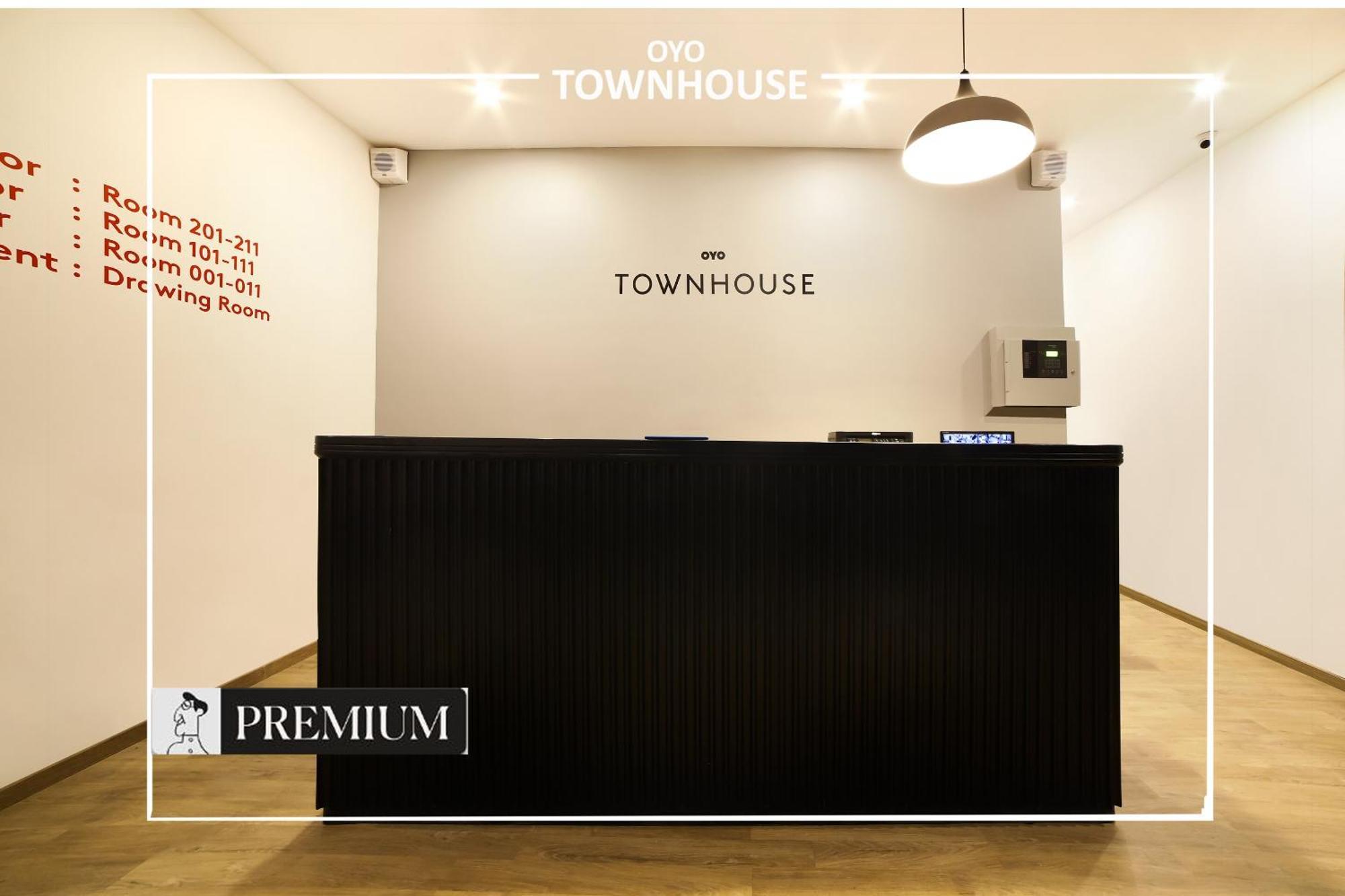 Oyo Townhouse 120 Shushant Lok Гургаон Экстерьер фото
